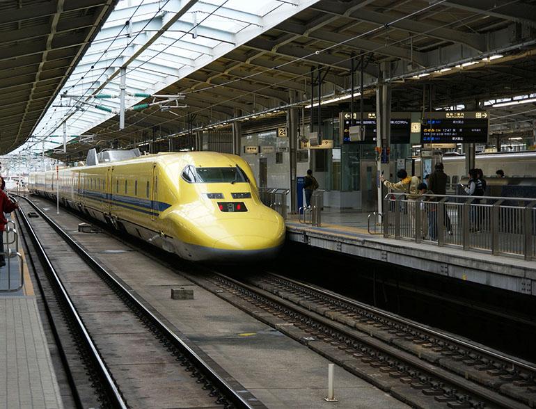 Doctor Yellow Shinkansen bullet train